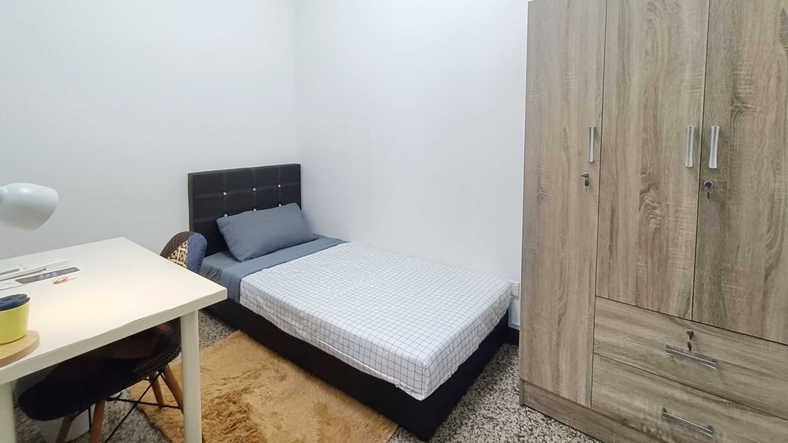 Economy Room 4